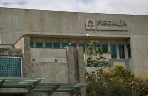 Mario Burgos renunció a la Fiscalía y solicitó protección para su familia