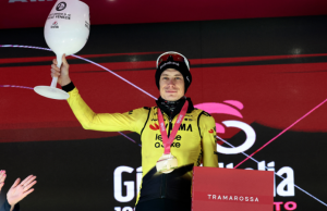 Vingegaard gana la novena etapa y se acerca el liderato del Giro