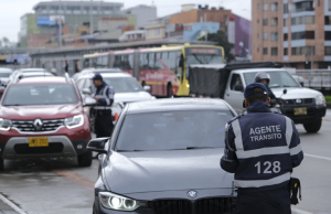 Revelan lista de funcionarios de Bogotá con multas de tránsito sin pagar