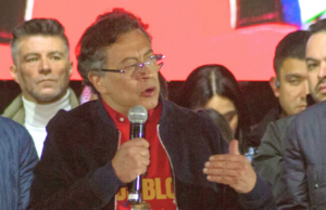 Petro arremetió nuevamente contra presidente de Ecuador