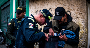 Policía expide resolución con estrictas reglas para el uso de armas
