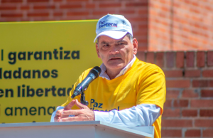 Procuraduría abre indagación a seis ministros por participación política