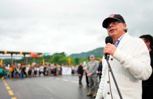 Petro llegó a Caldas para bajar precio a peajes, pero no llevó la resolución