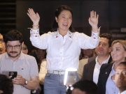 Keiko Fujimori con el 63 % de las mesas contabilizadas punteaba anoche en Perú