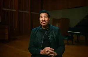 Lionel Richie interrumpió su primer concierto de la gira tras sufrir una descompensación en pleno escenario