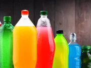 El consumo de bebidas azucaradas durante la niñez y la adolescencia eleva el riesgo de hipertensión en adultos