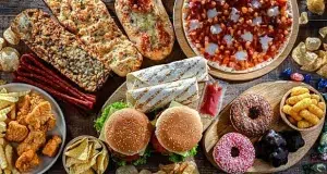 La dieta occidentalizada es ‘tóxica’ para el organismo: este patrón dietético afecta la microbiota intestinal