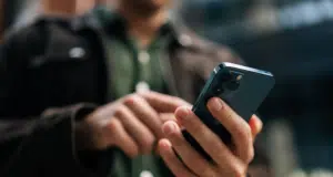 Activar el modo avión puede traer beneficios para su celular: así funciona