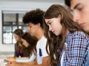Fundación SURA abre convocatoria de becas para estudiar pregrados y maestrías en ciencias económicas, sociales y humanas