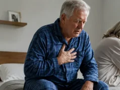 La falta de aire también apaga la intimidad: estudio vincula la disnea con menor actividad sexual en adultos mayores