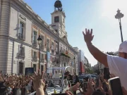 El papa León XIV denunció la violencia contra las mujeres en una vigilia, ante 40.000 personas, en Barcelona