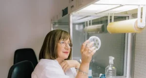 Ella es la bioquímica argentina que recibe el premio Por las Mujeres en la Ciencia 2026, que conceden L’Oréal y la Unesco
