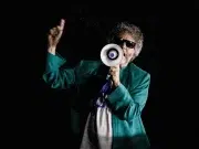 Fito Páez les dio alegría a nuestros corazones: la noche en que 15.000 personas guardaron silencio para escuchar al ‘rockstar’ argentino