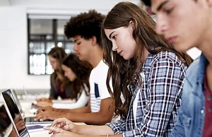 Conectados para crecer: la profunda transformación digital de la adolescencia