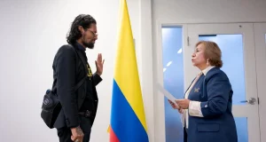 Draco Rosa recibió la ciudadanía colombiana en Miami: así fue la ceremonia en la que el cantante puertorriqueño obtuvo la nacionalidad
