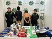 Cayeron ladrones de tiendas D1 en Bucaramanga: los delincuentes sacaron escondían los productos entre sus pertenencias