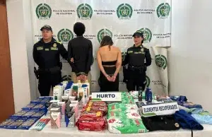 Cayeron ladrones de tiendas D1 en Bucaramanga: los delincuentes sacaban la mercancía entre sus pertenencias; robaron cerca de 700 mil pesos