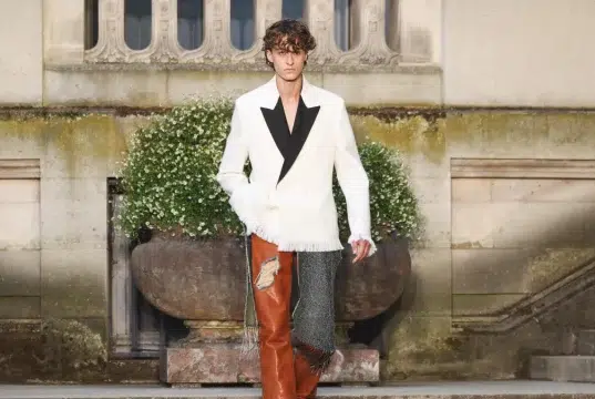 Del cuero a pijamas de lujo: las tendencias que dejó la Semana de la Moda Masculina de París