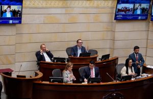 De la Espriella aspira a coalición de 60 escaños en Senado y 99 en Cámara