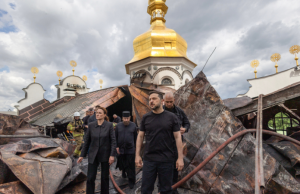 Ataque ruso a Kiev deja 11 muertos y semidestruida catedral de la Dormición