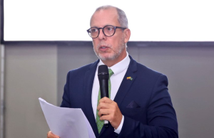 Embajador de Colombia en Brasil fue suspendido por posible proselitismo