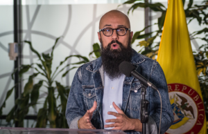 Procuraduría suspendió a Carlos Carrillo por participación en política
