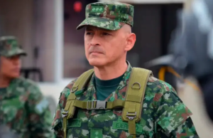 Oficializan retiro del Ejército del general Erick Rodríguez Aparicio