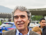 Fajardo responde a alianzas y rechaza discursos radicales