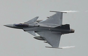 Comisión de Acusación investiga a Petro por compra de aviones Gripen