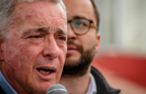 Expresidente Uribe alega falta de garantías tras llamado de la Fiscalía