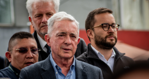 Santiago Uribe se entregó a las autoridades para cumplir condena de 28 años