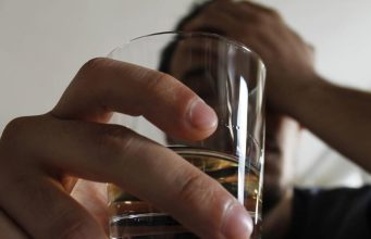 Tres de cada diez adultos buscan tratamiento para su adicción tras más de una década de convivencia con el problema