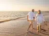 ¿Por qué los mayores de 60 años deben caminar por la parte mojada de la playa? Lo que revelan entrenadores y expertos