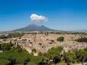 La inteligencia artificial logra leer por primera vez un pergamino carbonizado de Herculano sin abrirlo