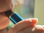 Endurecen sanciones y restricciones por uso de vapeadores en espacios cerrados en Colombia