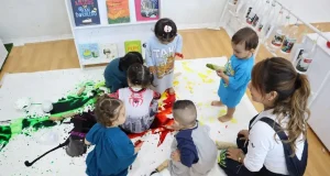 Informe revela graves falencias en la atención integral a la niñez en Colombia: recursos actuales no alcanzan para uno de cada tres niños