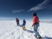 Pemba José, el robot humanoide que abre la ruta a estudios en climas extremos desde la cima más alta de Ecuador y el punto más cercano al sol