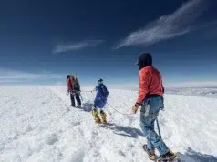 Pemba José, el robot humanoide que abre la ruta a estudios en climas extremos desde la cima más alta de Ecuador y el punto más cercano al sol