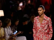 Matthieu Blazy lleva los cuentos de hadas a la Semana de la Alta Costura de París con su segunda colección para Chanel