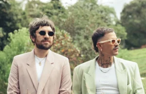 Mike Bahía y Juan Pablo Vega se unen por primera vez en “Bajo Cero”, una canción sobre esos encuentros que cambian la vida