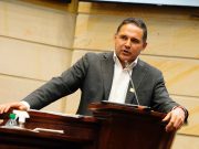 Uribismo insiste en asumir presidencia del Senado en primer turno