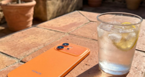 Su celular se apaga o relantiza bajo sol intenso. Vea por qué