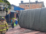 Cierre total en vía Bogotá – La Calera por volcamiento de tractocamión