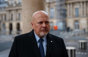La destitución de Khan, un golpe más a la CPI