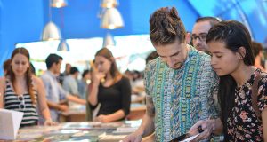 “Los libros siguen reuniendo a los jóvenes”: el secretario Santiago Silva habla sobre La Parada Juvenil de la Lectura