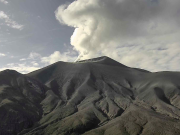 Restringen vuelos en el suroccidente del país por ceniza del volcán Puracé