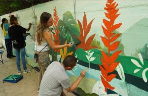 Pintan mural a favor del cuidado de la quebrada La Volcana, en Las Vegas