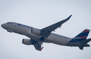 Transporte aéreo creció 5,5 % en el primer semestre de 2026