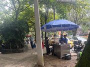 Muchas ventas callejeras, con pipetas de gas, en calles de El Poblado