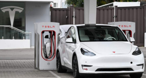Tras caída en 2025, Tesla sube 25% sus ventas mundiales